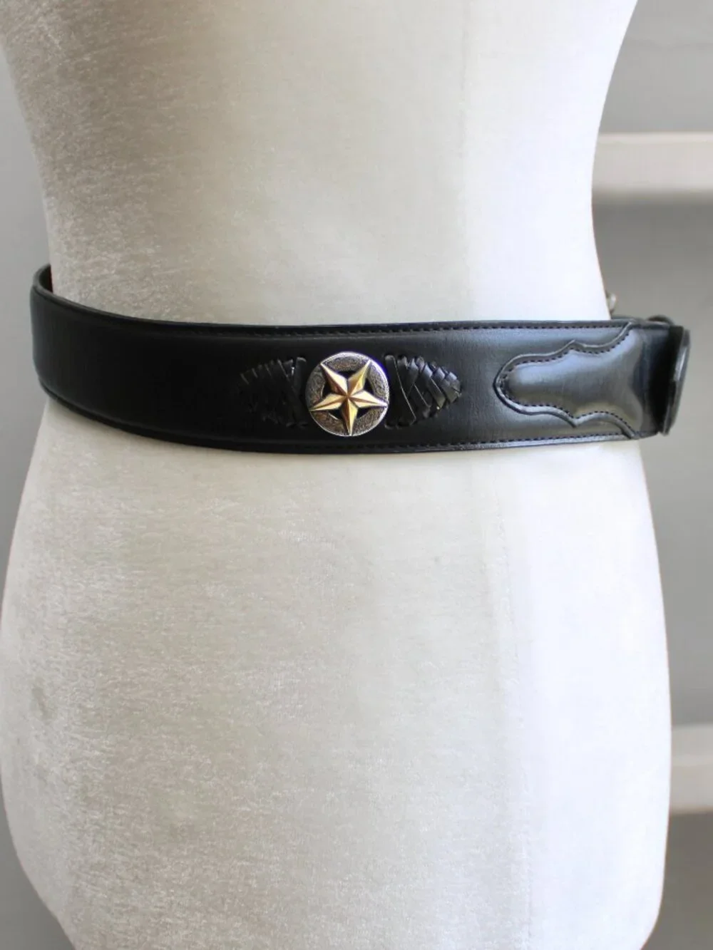 Vintage Western Leather Star Metal Medallion Accent Buckle Belt Size Small